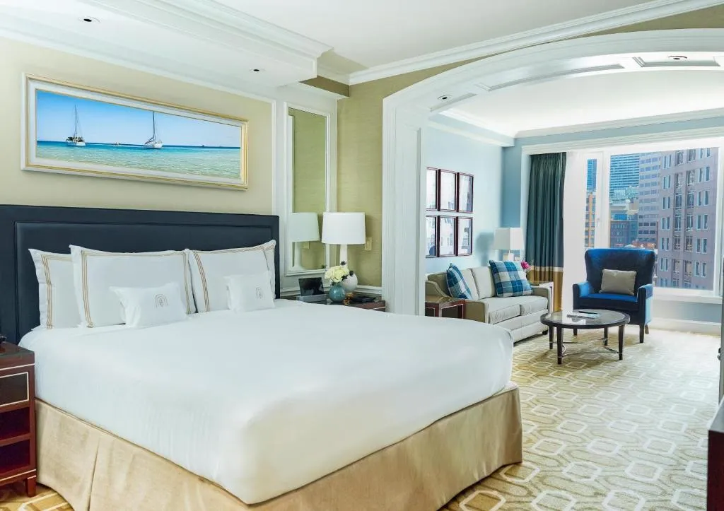 Deluxe King Room with City View
