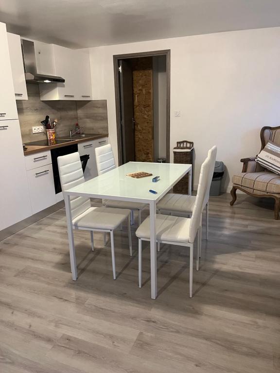 Kuchyň nebo kuchyňský kout v ubytování Chez Laurent