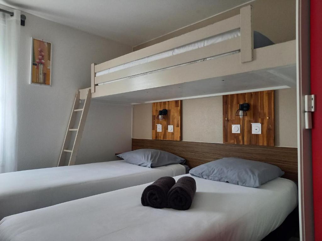 Kyriad Direct Saintes - Standaardkamer - 3 Eenpersoonsbedden