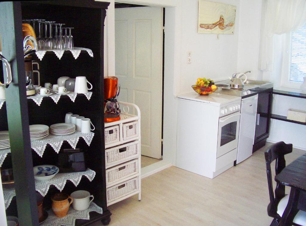 Kuchyňa alebo kuchynka v ubytovaní Ferienhaus BLACK & WHITE