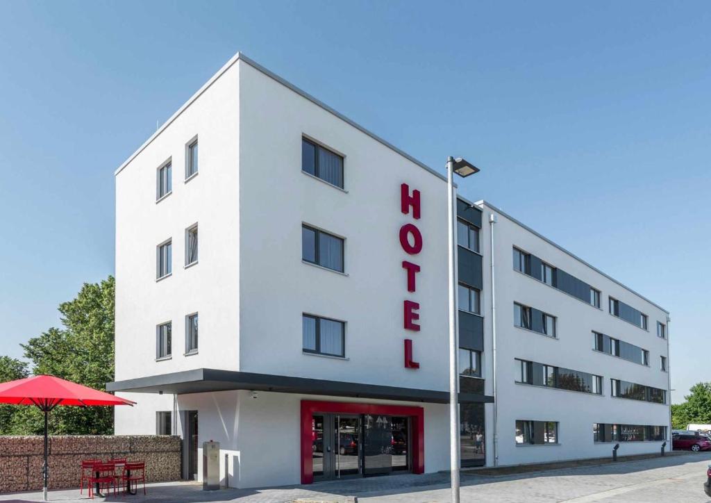 El edificio en el que está el motel