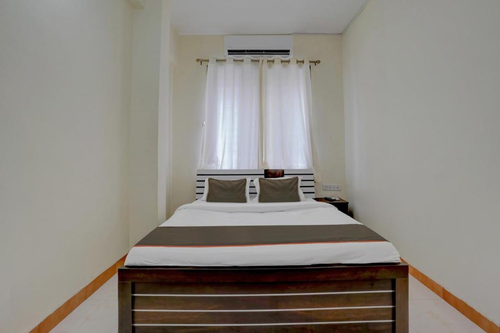 Ένα ή περισσότερα κρεβάτια σε δωμάτιο στο Collection O Krupa Lodge