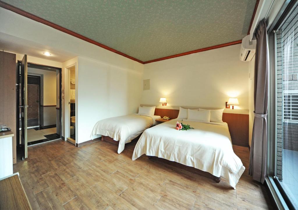 Rúm í herbergi á Kenting Holiday Hotel