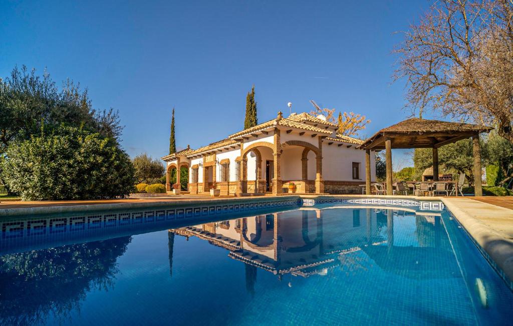 Swimmingpoolen hos eller tæt på Stunning Home In Arriate With Private Swimming Pool, Can Be Inside Or Outside