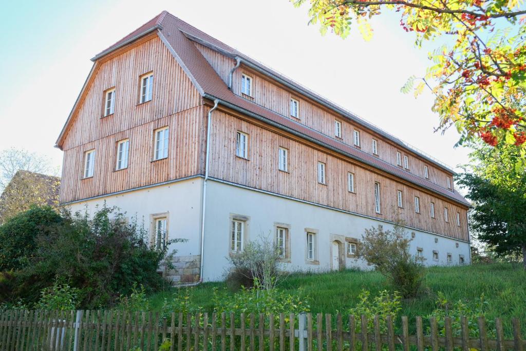 Το κτήριο όπου στεγάζεται  το διαμέρισμα