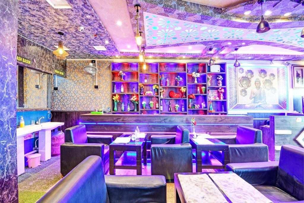 Fotografie z fotogalerie ubytování Hotel O Daffodil Lodge Dolphin restaurant v destinaci Jānla