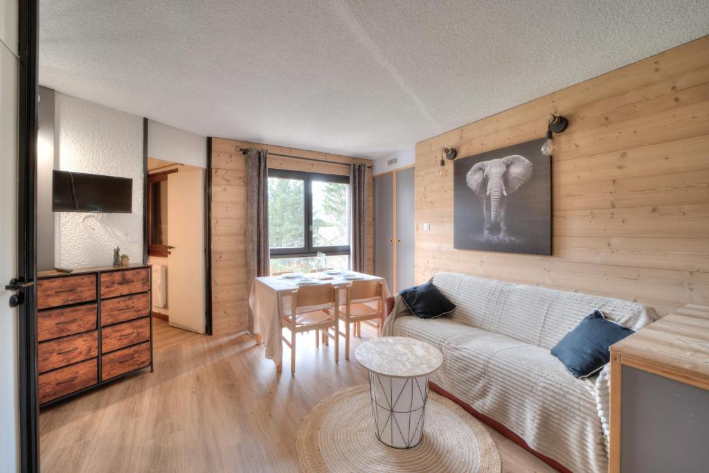 Χώρος καθιστικού στο Chez Arnaud - Télésiège à 200 mètres