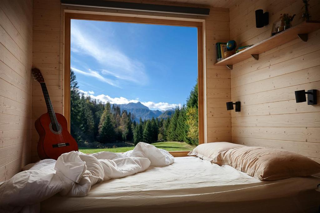 Giường trong phòng chung tại Tra boschi e tradizioni, rigenerarsi a Sauris