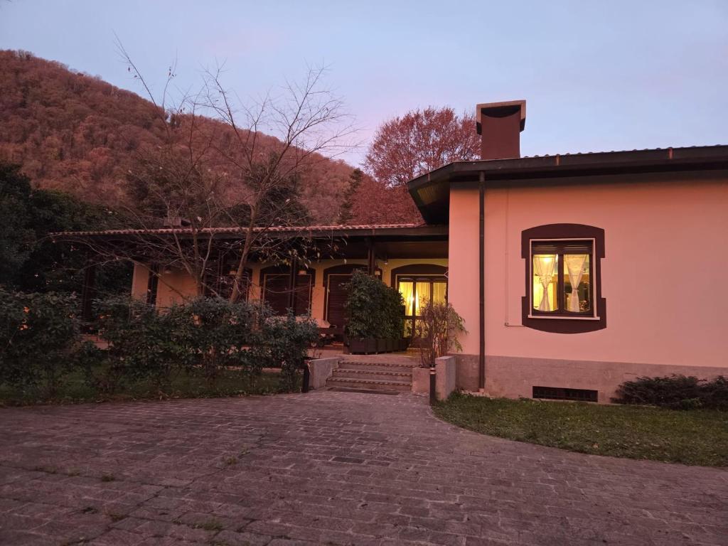 Το κτήριο όπου στεγάζεται  το bed & breakfast