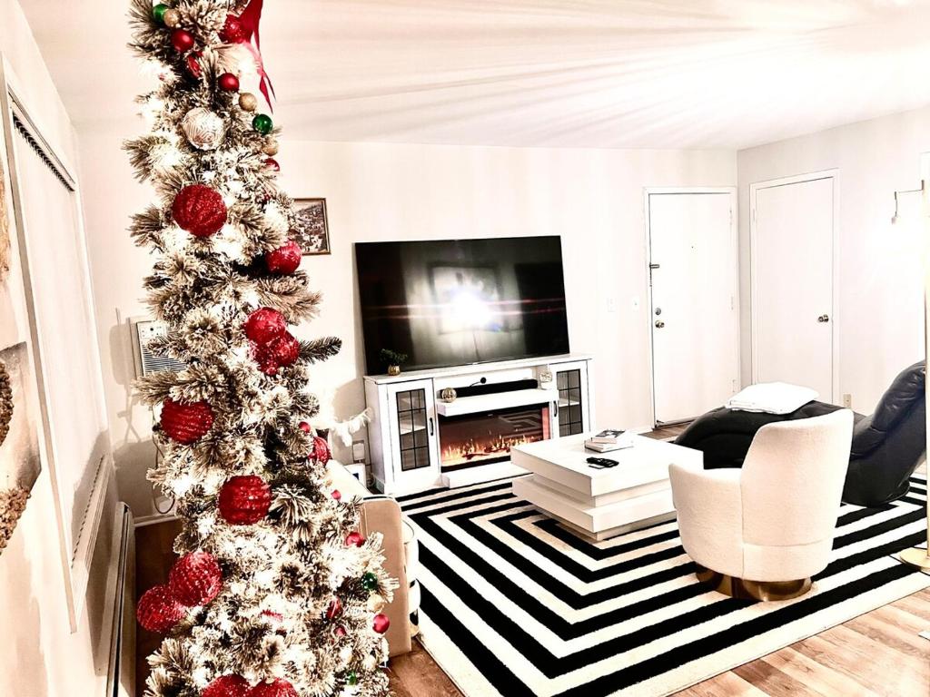 a living room with a christmas tree in it at The Porchlight retreat in Farmington Hills