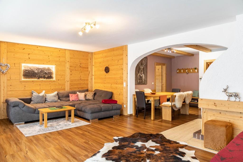 Χώρος καθιστικού στο Bergwild