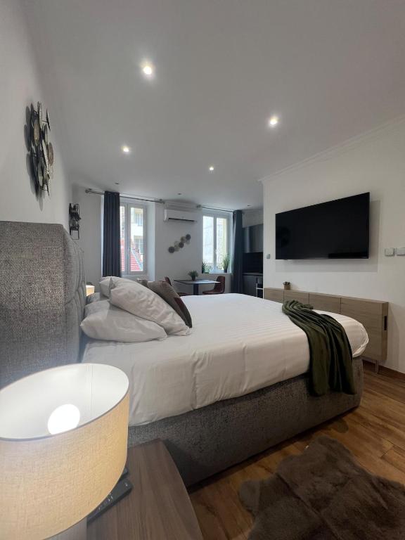 King size studio Rue Félix Faure 100 m Palais et plage