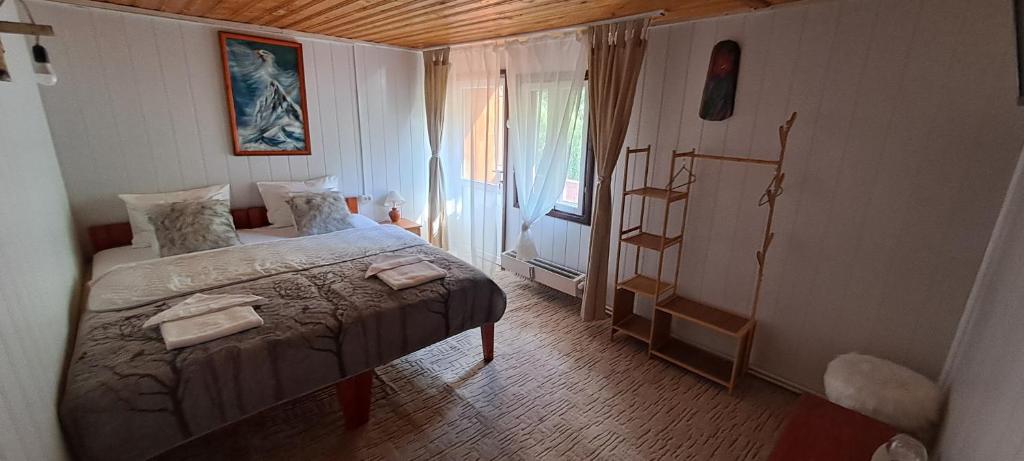 En eller flere senge i et værelse på Casa Baciu, Ciungetu-Vâlcea