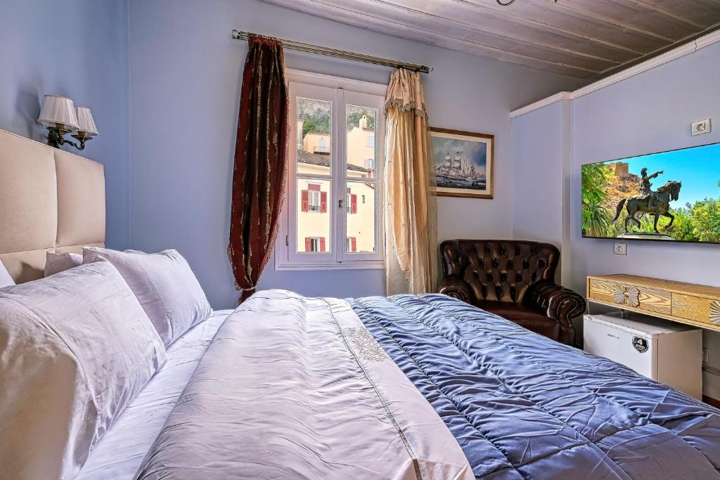 Un pat sau paturi într-o cameră la Theodoros Kolokotronis - Pandora