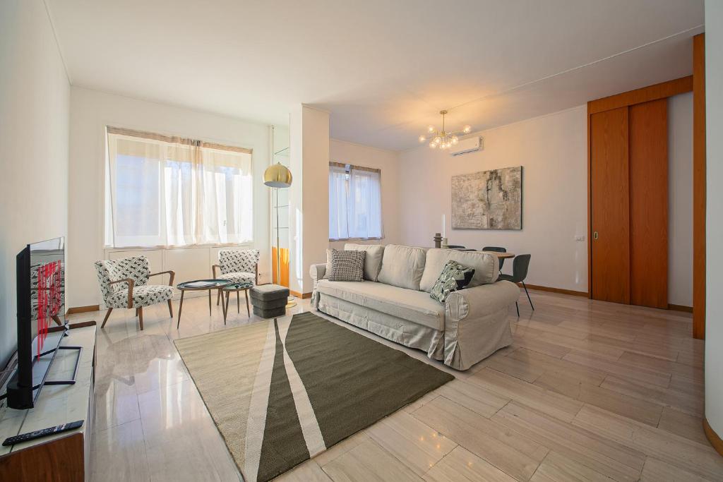 Santa Sofia M4 Chic Apartment - Milan Center