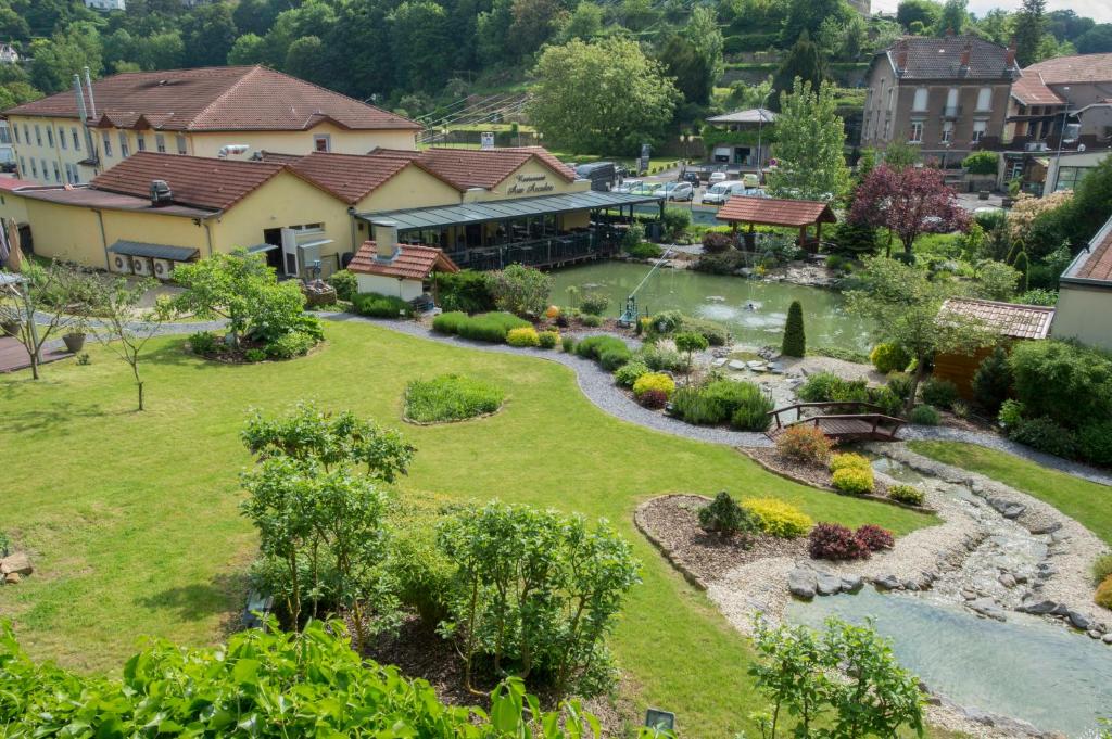 صورة لـ Hôtel Aster Restaurant Aux Arcades في Briey