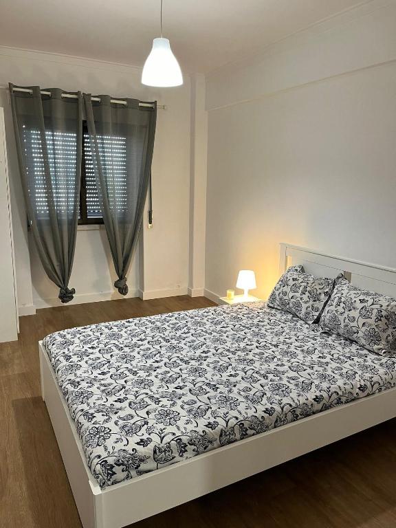 a bedroom with a large bed in a room at Bliss in Lisbon Humberto Delgado Airport