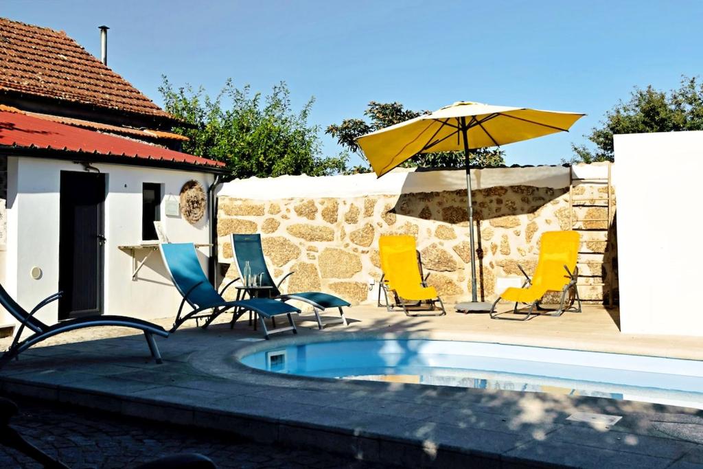 Swimmingpoolen hos eller tæt på Charming Stone Villa with Hot Pool by Hostiva