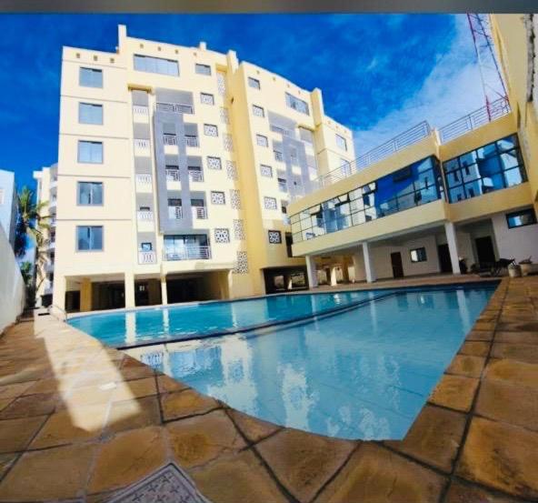 Swimmingpoolen hos eller tæt på Modern luxurious 2 bedroom apartment,Mombasa Nyali