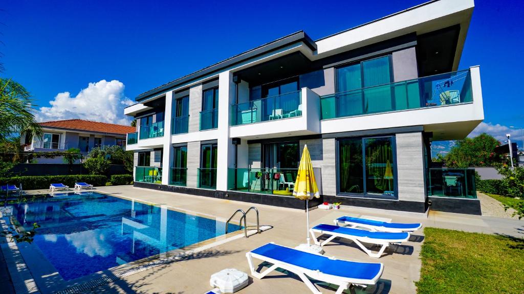 Istanbul Beach Hotel-Sweet Home Apart در آنتالیا