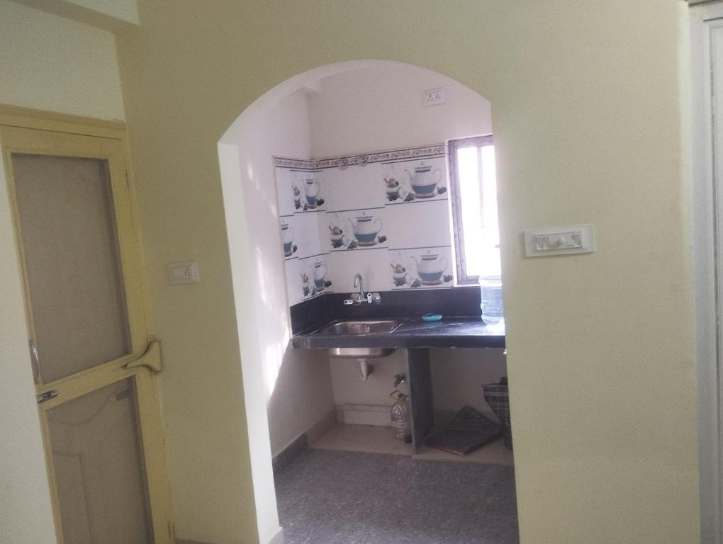 Kuchyň nebo kuchyňský kout v ubytování 2 Bedroom apartment in Iskcon Mayapur