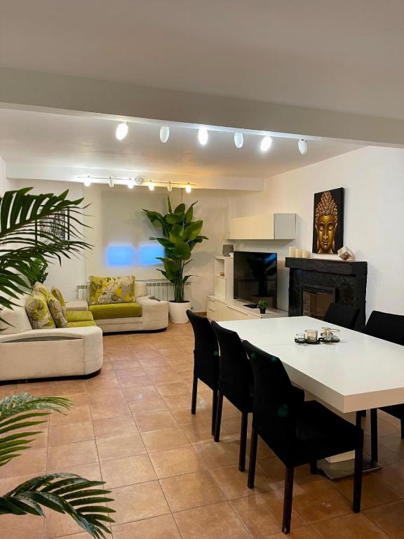 a living room with a table and chairs and a couch at Oasis Rural in Ucero