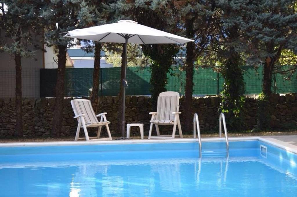 Bazén v ubytování B&B Rollo Garden nebo v jeho okolí