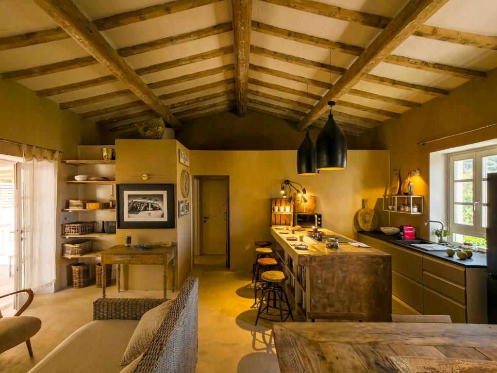 Køkken eller tekøkken på House With Pergola And Stunning Sunset On Elba