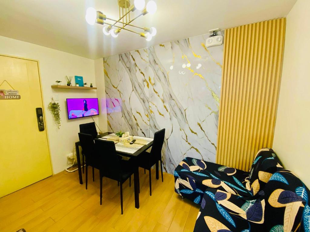 TV a/nebo společenská místnost v ubytování Claudia's Condo Rental