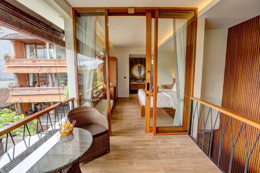 Kun - Kun Guest House Ubud - 泳池景豪华双人间 - 带露台/阳台