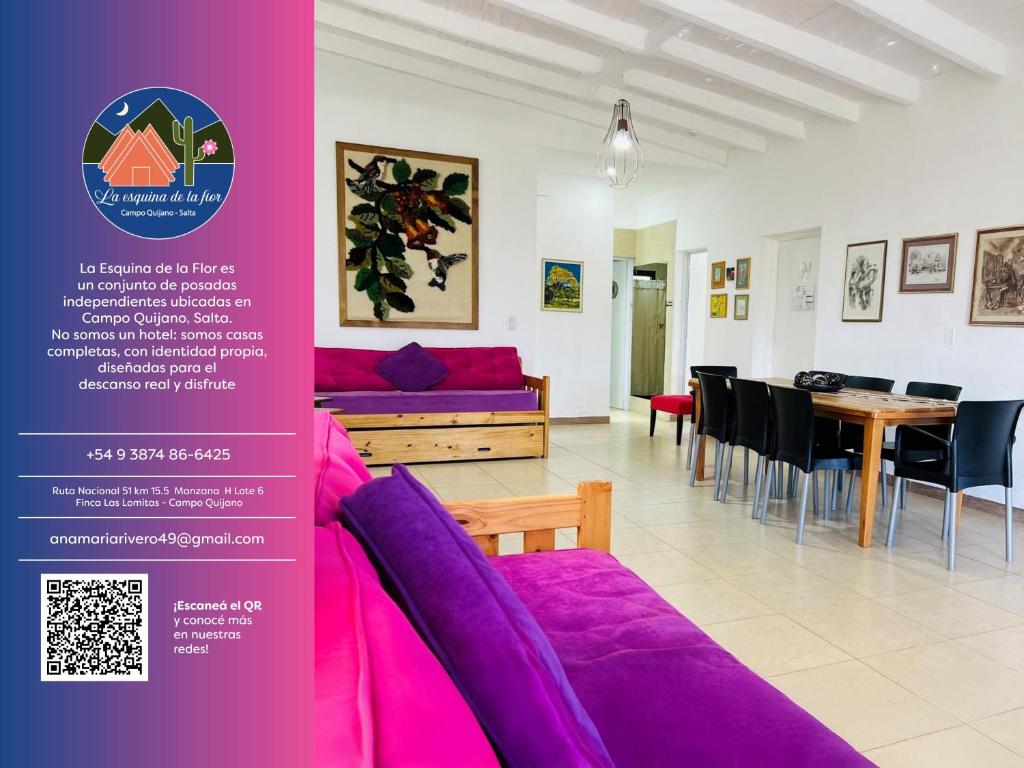 LA ESQUINA DE LA FLOR في Campo Quijano: غرفة معيشة مع أريكة أرجوانية وطاولة