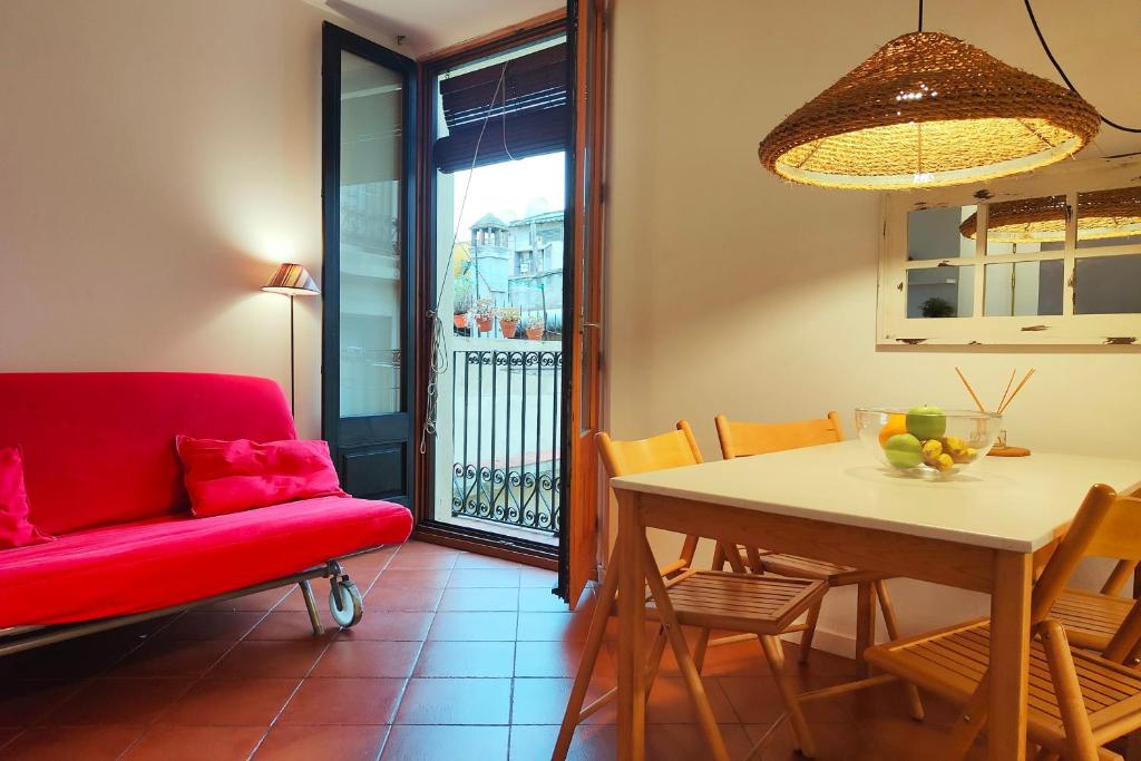 R.G. Central Tranquil 1BR apt. 2BEDS. La Rambla