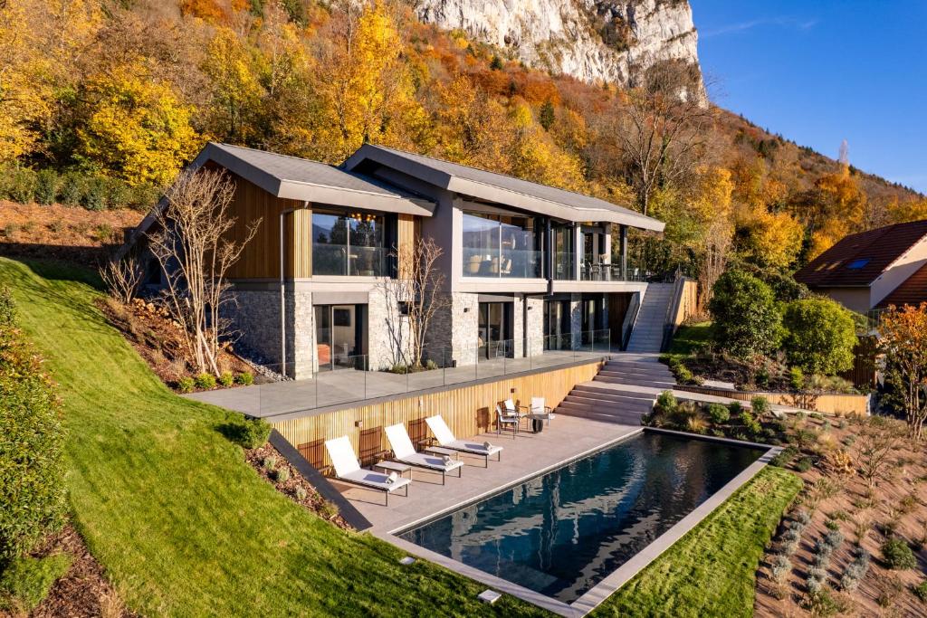 Swimmingpoolen hos eller tæt på Villa Rita - vue Lac