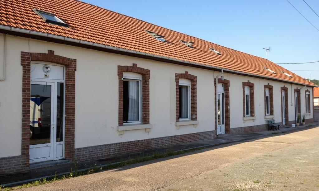 El edificio en el que está la casa vacacional