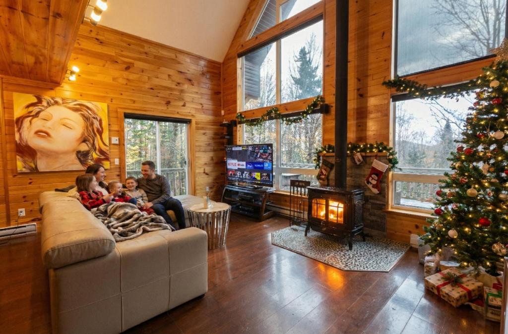 Χώρος καθιστικού στο Carriole - Private Hot Tub - Hiking and Skiing