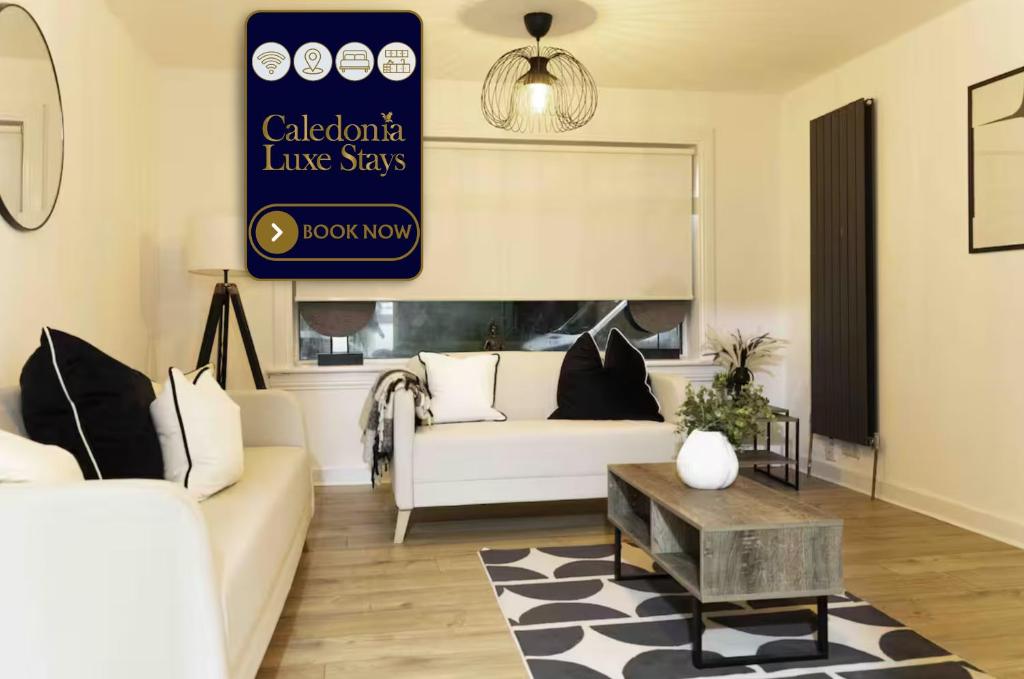 Et opholdsområde på 3 BDR Flat At Caledonia Luxe Stays Short Lets & Serviced Accommodation Paisley
