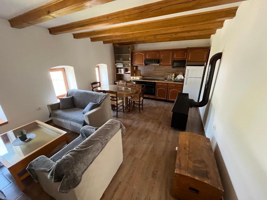 Η κουζίνα ή μικρή κουζίνα στο Planinska kuća