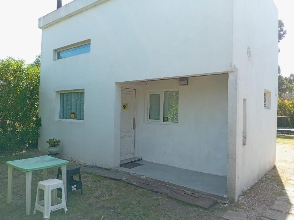 Το κτήριο όπου στεγάζεται  η παραθεριστική κατοικία