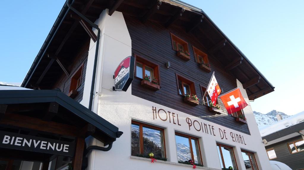 Το κτήριο όπου στεγάζεται  το ξενοδοχείο