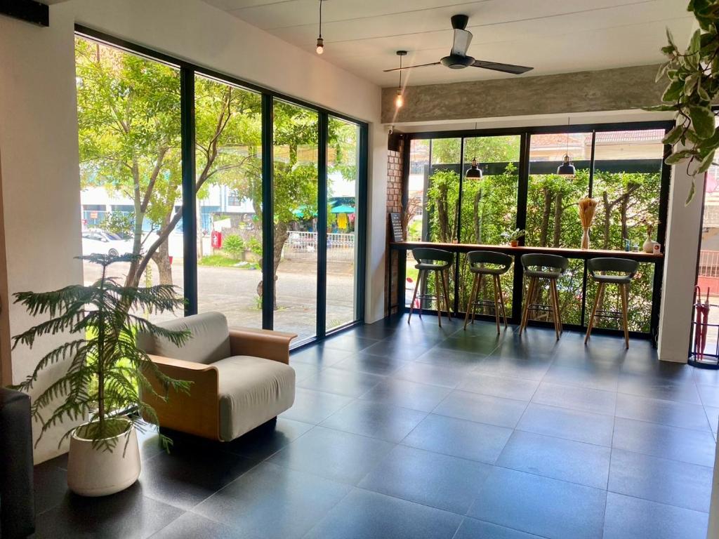 A sunlit communal lounge with garden-facing windows and a bar-height counter.