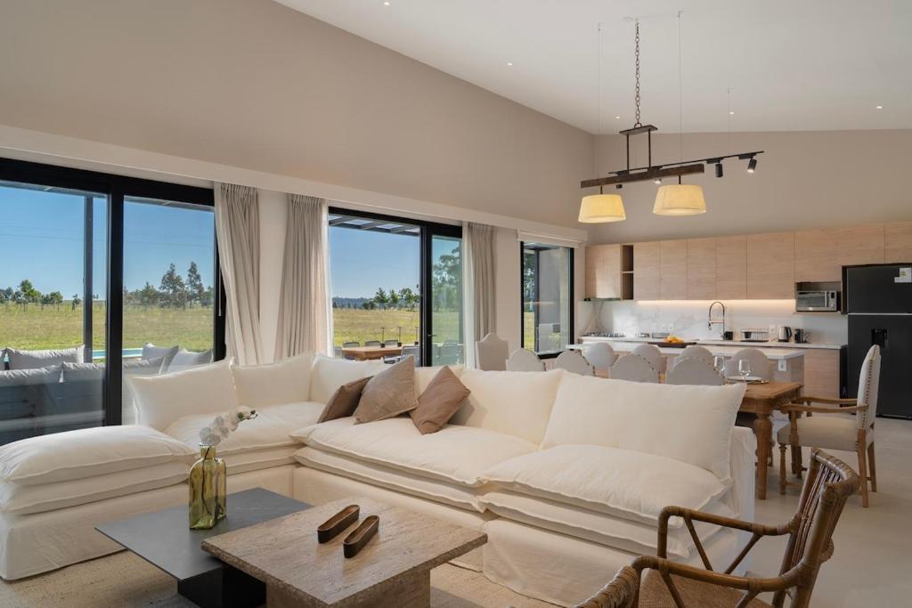 Χώρος καθιστικού στο Hermosa casa a estrenar en barrio privado El Quijote