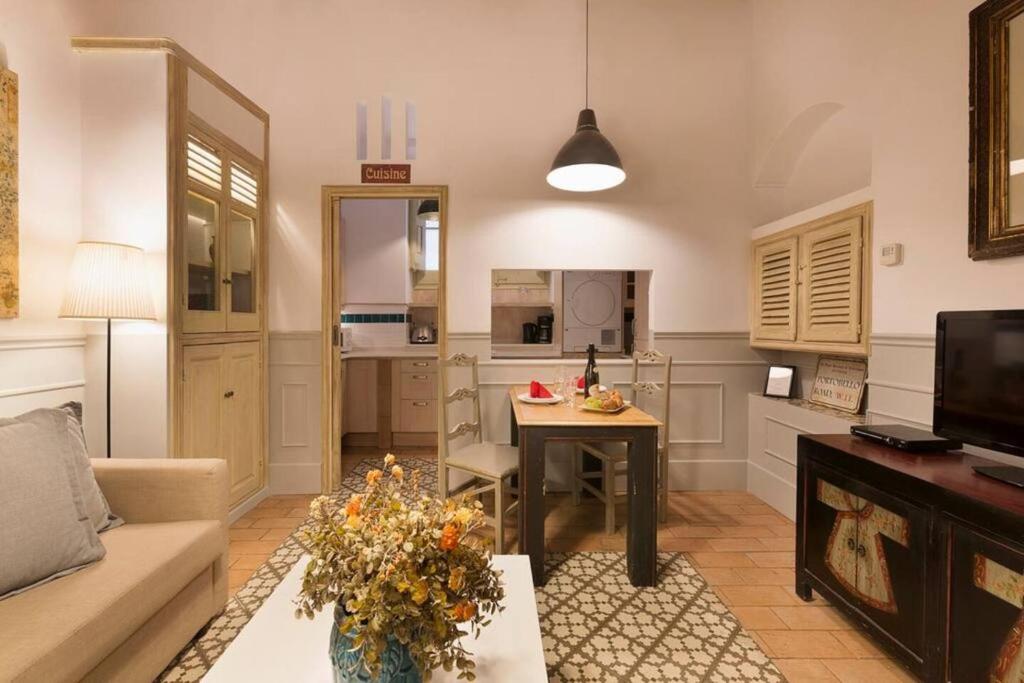 Romantic in Trendy Gracia