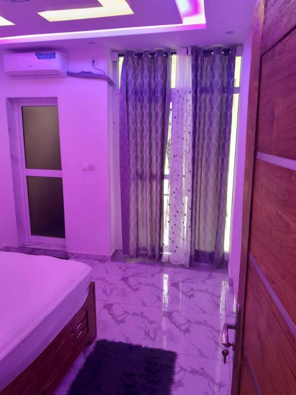 Ένα ή περισσότερα κρεβάτια σε δωμάτιο στο Port View Luxury Apartment Escacle Ziguinchor