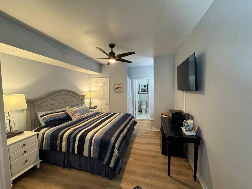 Giường trong phòng chung tại The Suite at 125 Royal Postes Rd