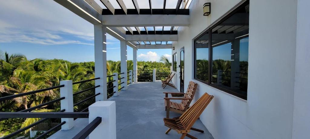 Μπαλκόνι ή βεράντα στο Lickety Split-Oceanview with Rooftop Escape