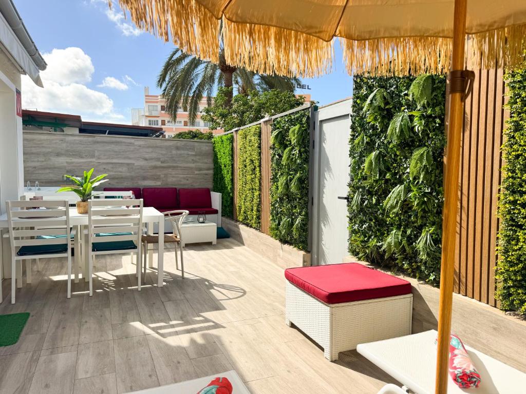 Μπαλκόνι ή βεράντα στο Oasis Beach Home II - Your Private Retreat with Jacuzzi