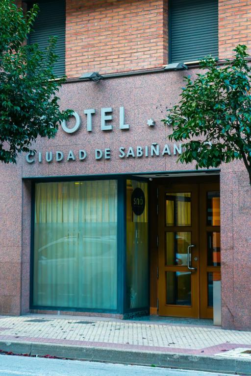 a building with a sign that reads united cubed be sakura at SNÖ Hotel Ciudad de Sabiñánigo in Sabiñánigo