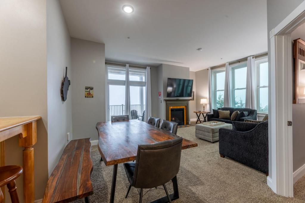 Η κουζίνα ή μικρή κουζίνα στο Snowshoe Village Ski-in - Ski-out Condo w Hot Tub