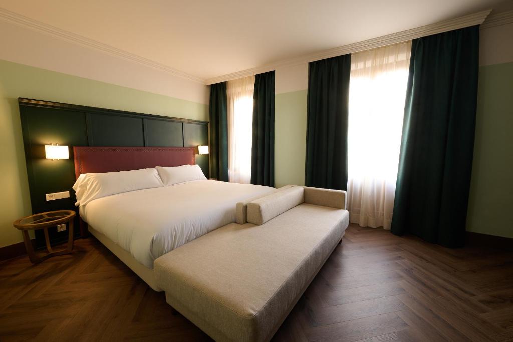 Honest Granada Hotel - 6