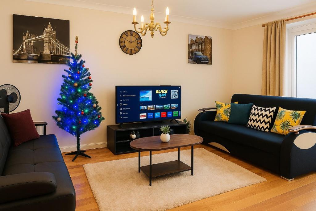 Et opholdsområde på Modern 3-Bedroom, Free Parking, Big Garden, Pet Friendly, Super-fast WiFi!